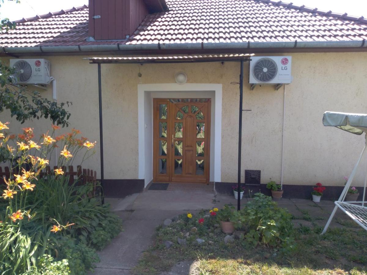 Raday Apartman Hajduszoboszlo Exterior photo